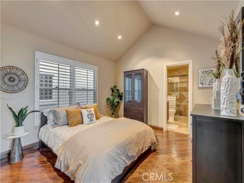 221  Hartford   Avenue, Huntington Beach, CA