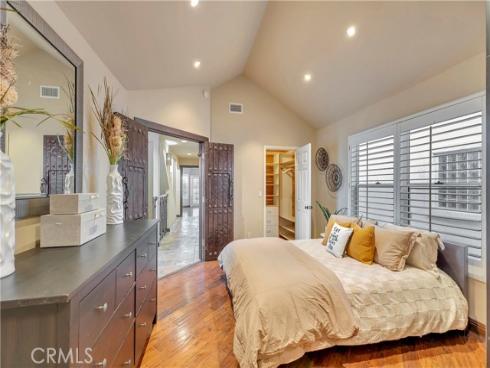 221  Hartford   Avenue, Huntington Beach, CA