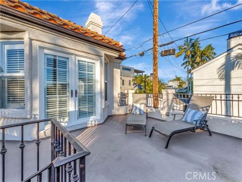 221  Hartford   Avenue, Huntington Beach, CA