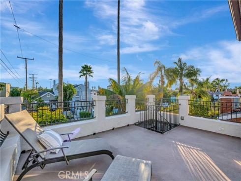 221  Hartford   Avenue, Huntington Beach, CA