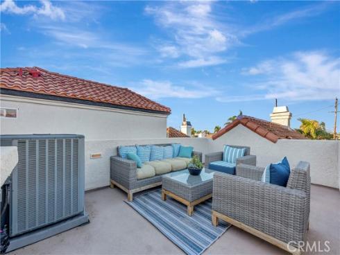 221  Hartford   Avenue, Huntington Beach, CA