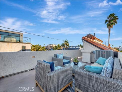 221  Hartford   Avenue, Huntington Beach, CA