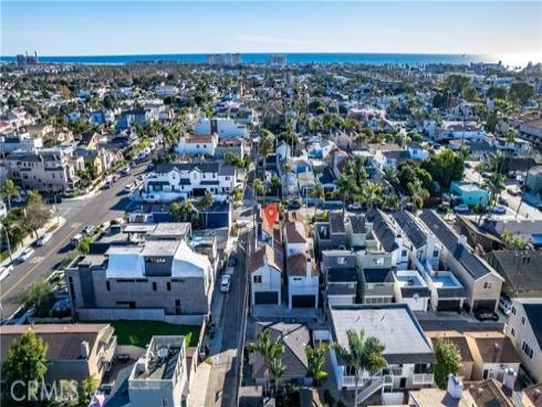 221  Hartford   Avenue, Huntington Beach, CA