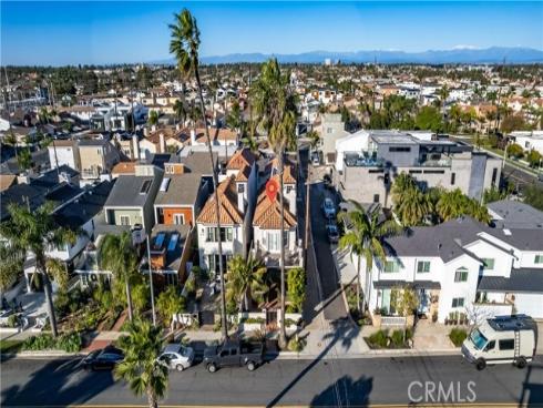 221  Hartford   Avenue, Huntington Beach, CA