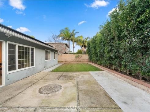 8592 Larkport Drive, Huntington Beach, CA