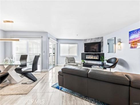 16255 Pacific Cir. 202 , Huntington Beach, CA