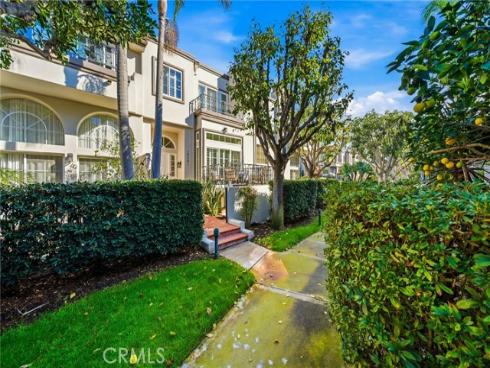 19281  Meadowood  , Huntington Beach, CA