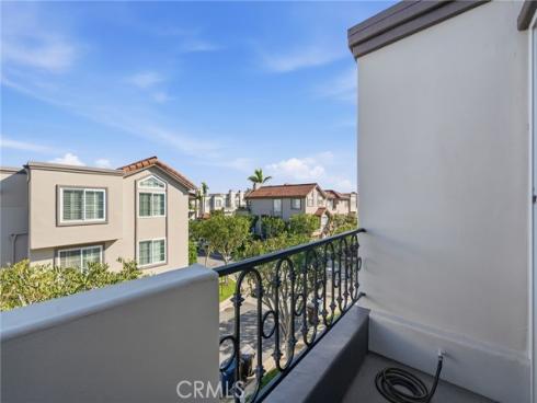 19281  Meadowood  , Huntington Beach, CA