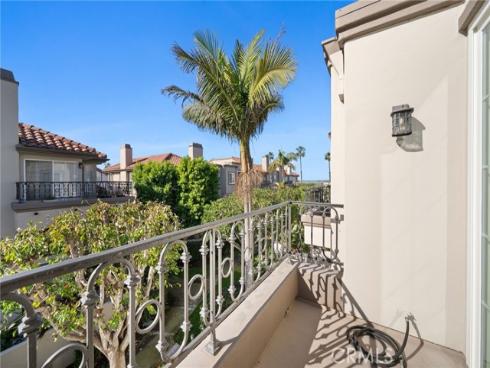 19281  Meadowood  , Huntington Beach, CA