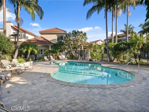 19281  Meadowood  , Huntington Beach, CA