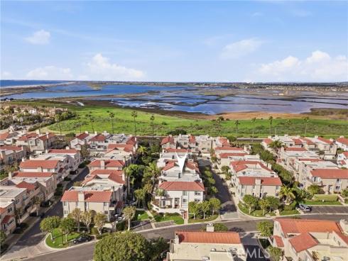 19281  Meadowood  , Huntington Beach, CA