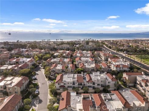 19281  Meadowood  , Huntington Beach, CA