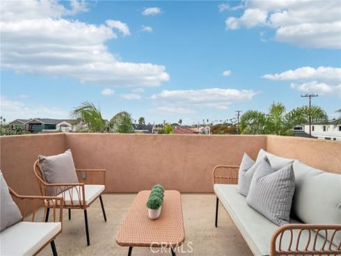 526  12th  , Huntington Beach, CA