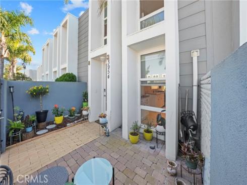 3954 Aladdin Drive, Huntington Beach, CA