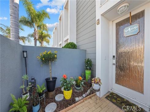 3954 Aladdin Drive, Huntington Beach, CA