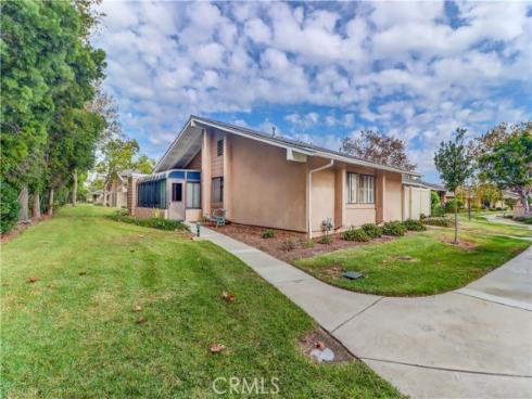 8566  Sierra  911-D , Huntington Beach, CA