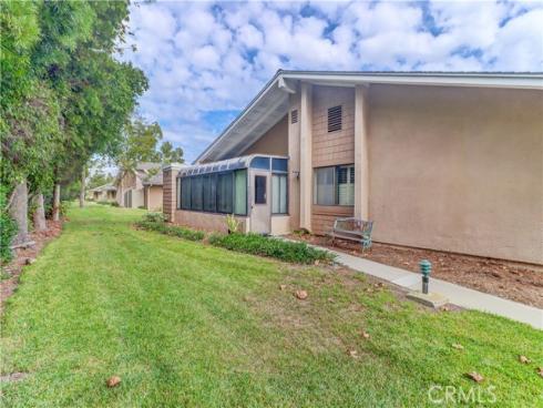 8566  Sierra  911-D , Huntington Beach, CA