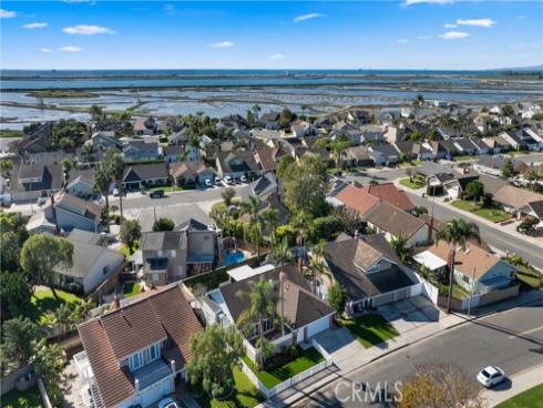 5642  Brighton   Drive, Huntington Beach, CA