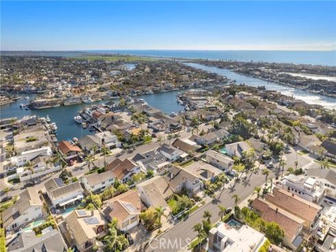 3834  Mistral  , Huntington Beach, CA