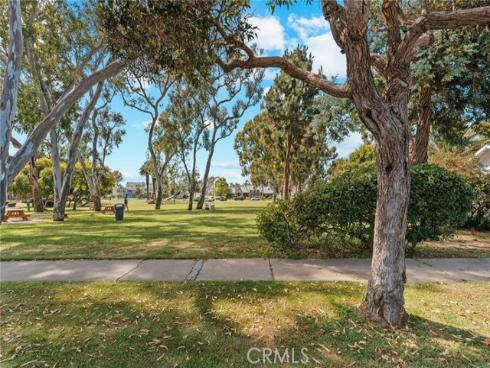 816  11th  , Huntington Beach, CA