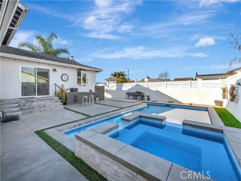 17252  Breda   Lane, Huntington Beach, CA
