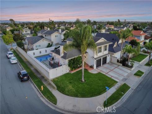 17252  Breda   Lane, Huntington Beach, CA