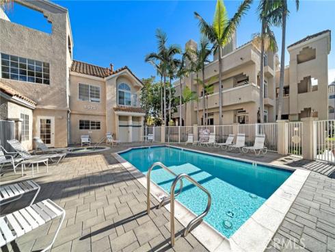 4561  Warner  101  Avenue, Huntington Beach, CA