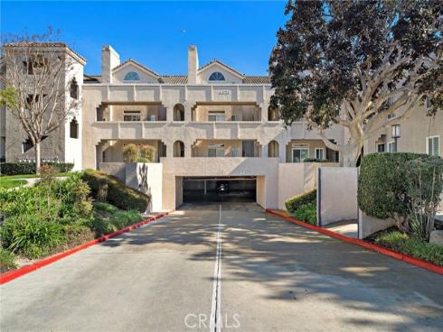 4561  Warner  101  Avenue, Huntington Beach, CA