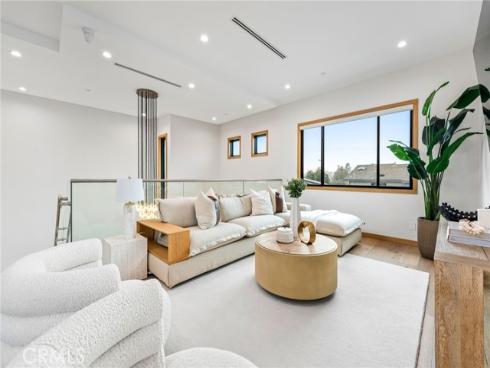 1828 Pine Street, Huntington Beach, CA