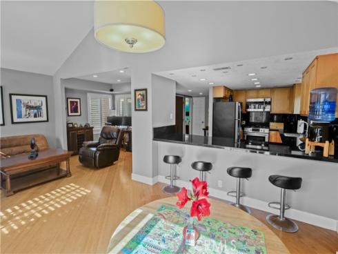 706 Oceanhill , Huntington Beach, CA