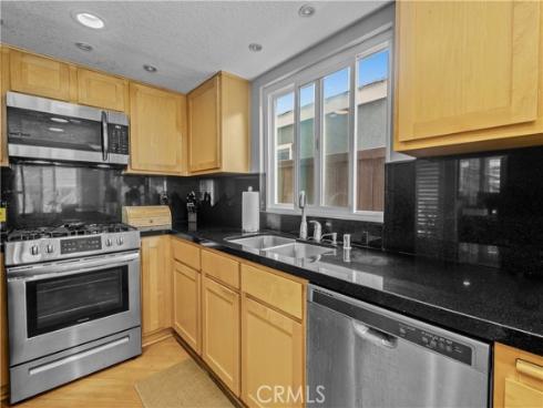 706 Oceanhill , Huntington Beach, CA