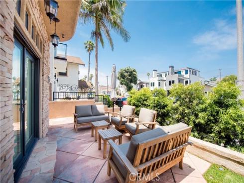 316  6th  , Huntington Beach, CA