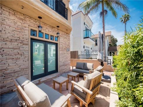 316  6th  , Huntington Beach, CA