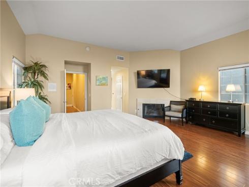 210  6th  , Huntington Beach, CA