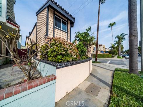 427  21st  , Huntington Beach, CA