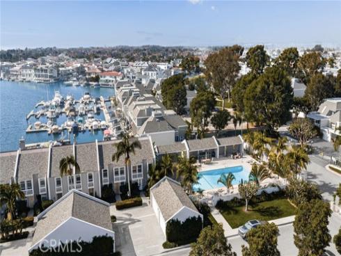 16435  Harbour  13  Lane, Huntington Beach, CA