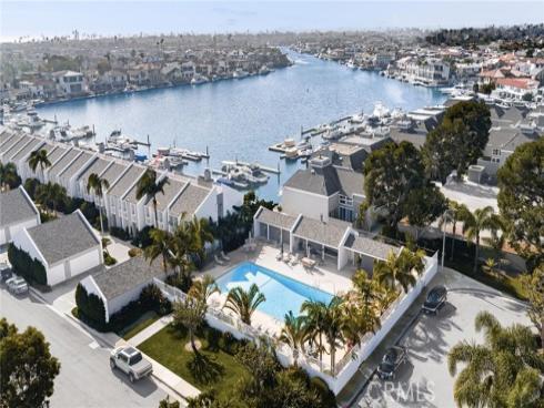 16435  Harbour  13  Lane, Huntington Beach, CA