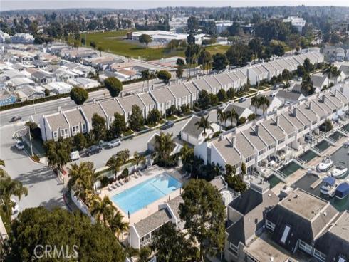 16435  Harbour  13  Lane, Huntington Beach, CA