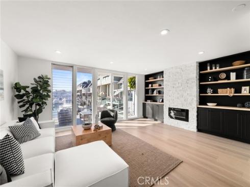 16435  Harbour  13  Lane, Huntington Beach, CA