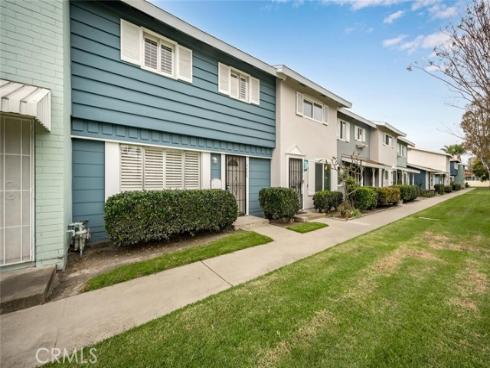 19880  Berkshire  , Huntington Beach, CA