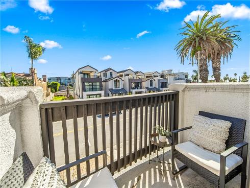 219  2nd   Street, Huntington Beach, CA