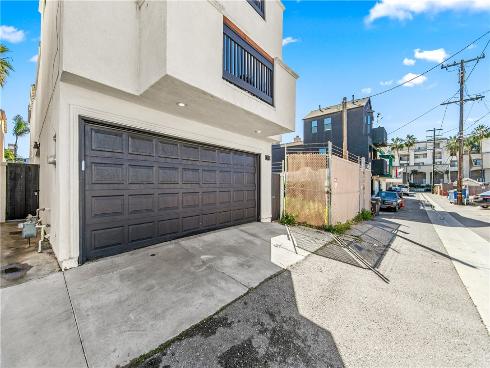 219  2nd   Street, Huntington Beach, CA