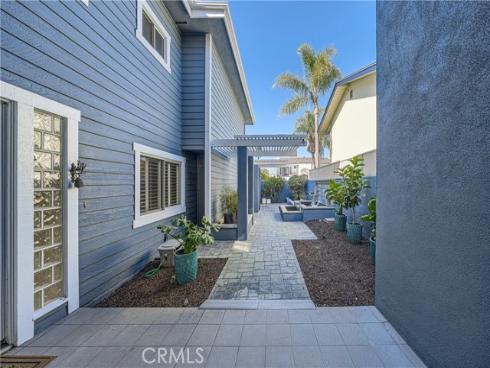 16802  Baruna  , Huntington Beach, CA