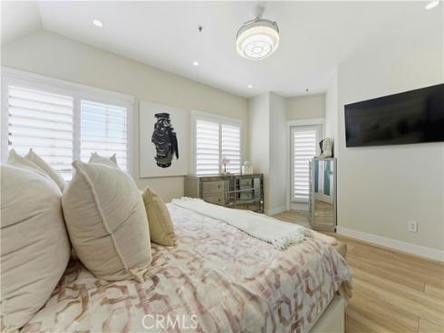 200  Pacific Coast Hwy  418 , Huntington Beach, CA