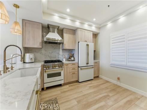 200  Pacific Coast Hwy  418 , Huntington Beach, CA