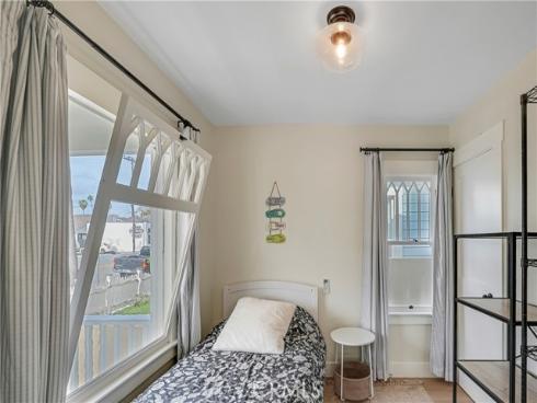 522 11th , Huntington Beach, CA