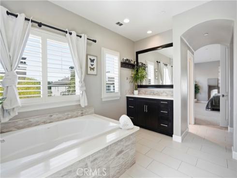 17491  Oakbluffs Lane  , Huntington Beach, CA