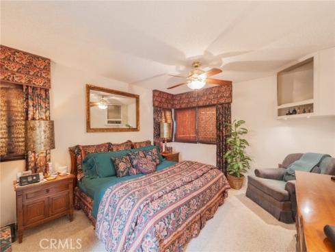 7911  Woodlake  77  Drive, Huntington Beach, CA