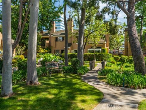 7911  Woodlake  77  Drive, Huntington Beach, CA