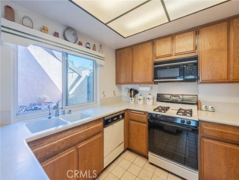 7911  Woodlake  77  Drive, Huntington Beach, CA